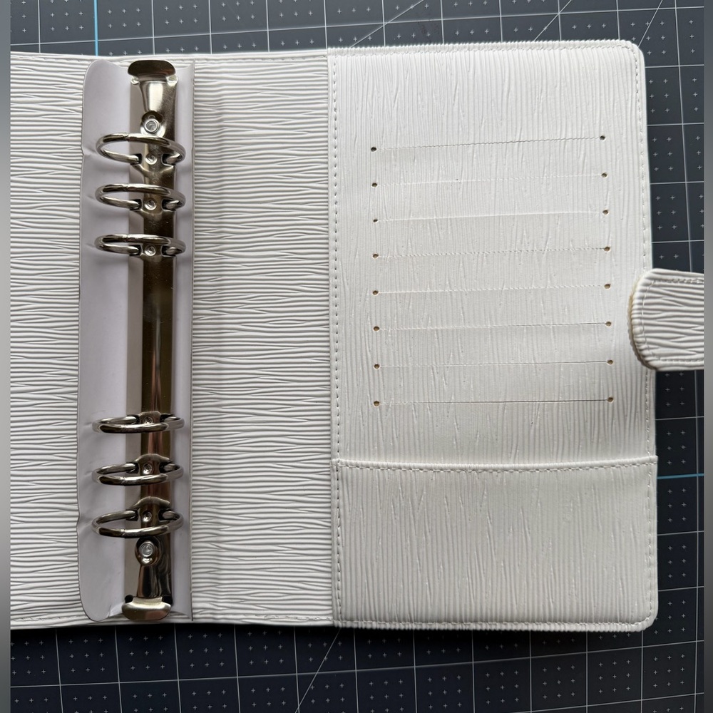 Binder - Picture 4 of 6